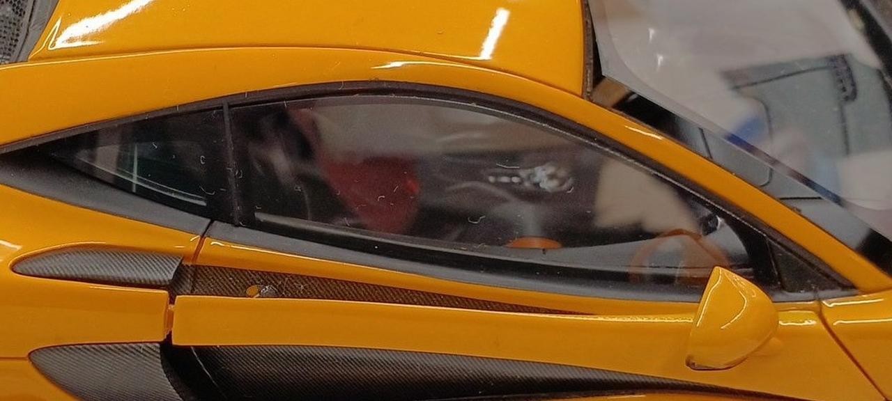 フロント　ライトドアガラス浮いています