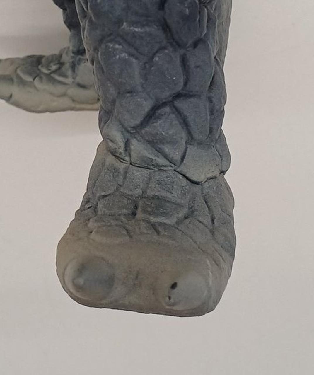 爪先に塗装剥げあり