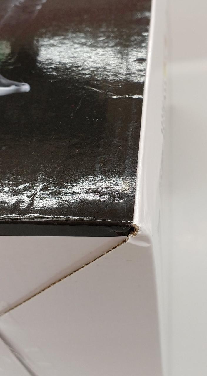 外箱下、角潰れあり