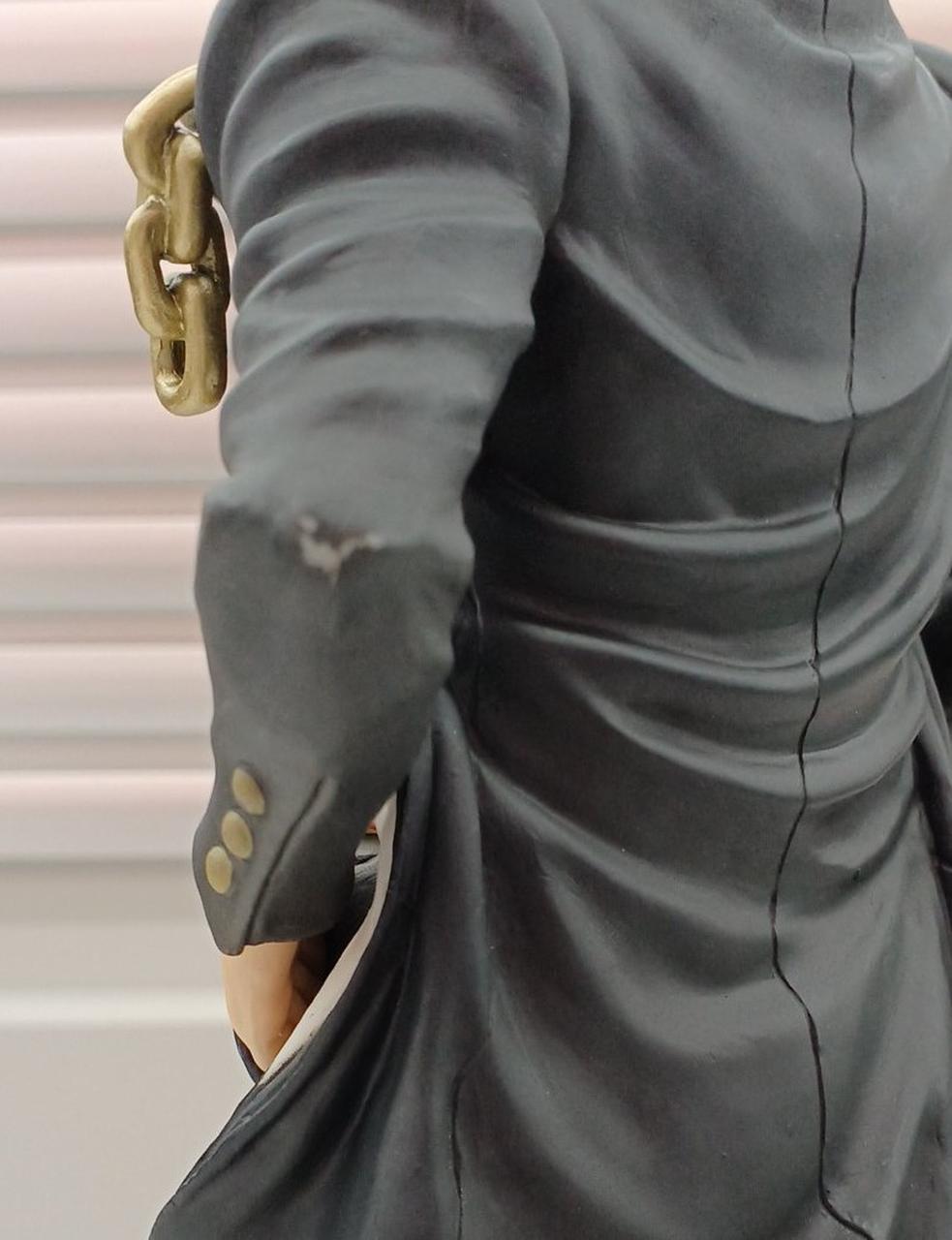 左肘に塗装剥げあり