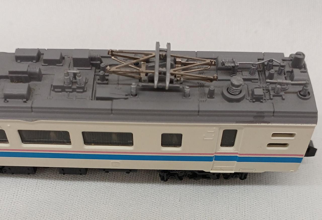 二両目パンタグラフ破損箇所あり