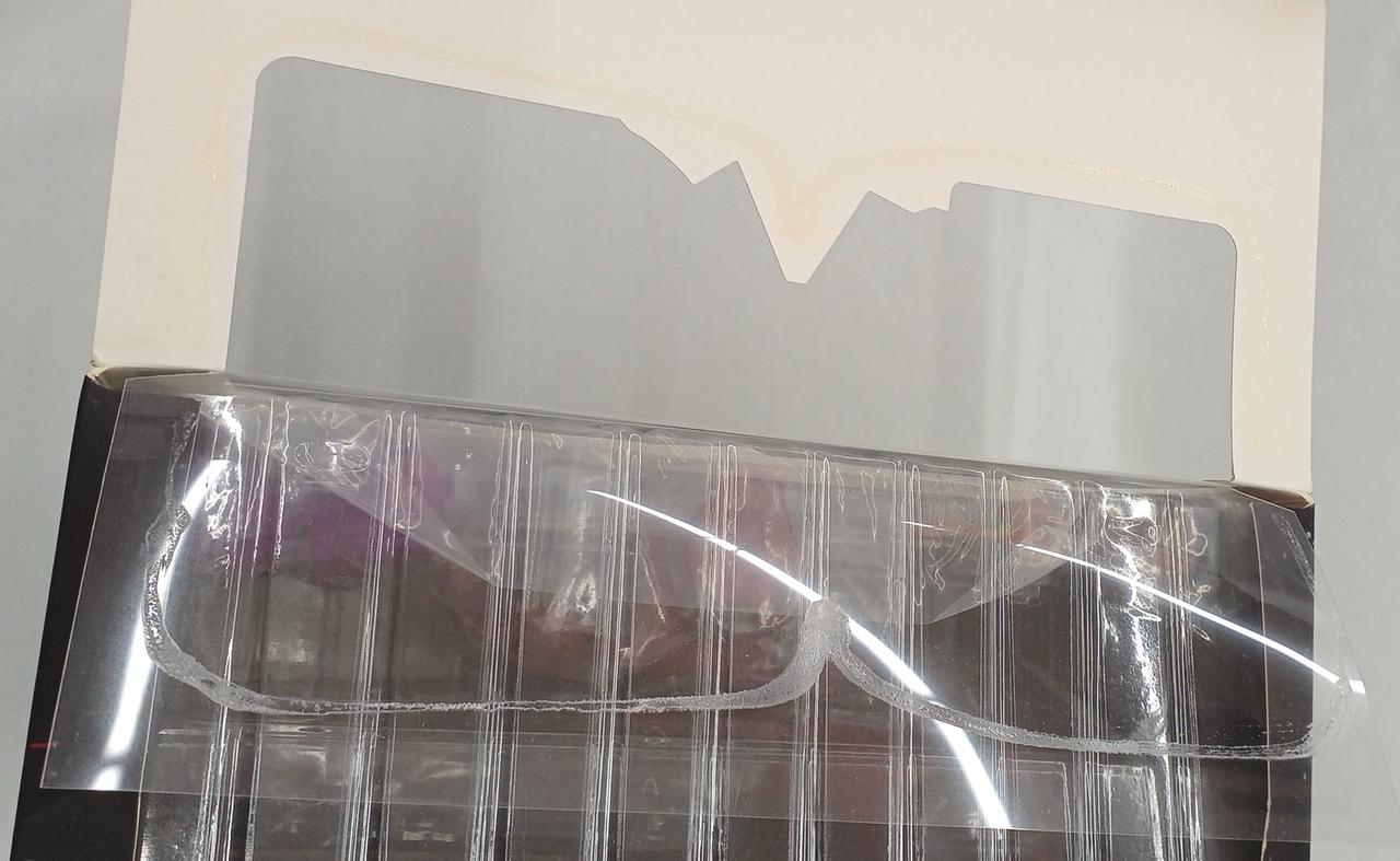 箱破損箇所あり