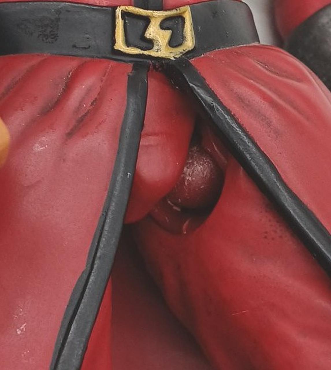 左足付け根部分にひび割れ箇所あり