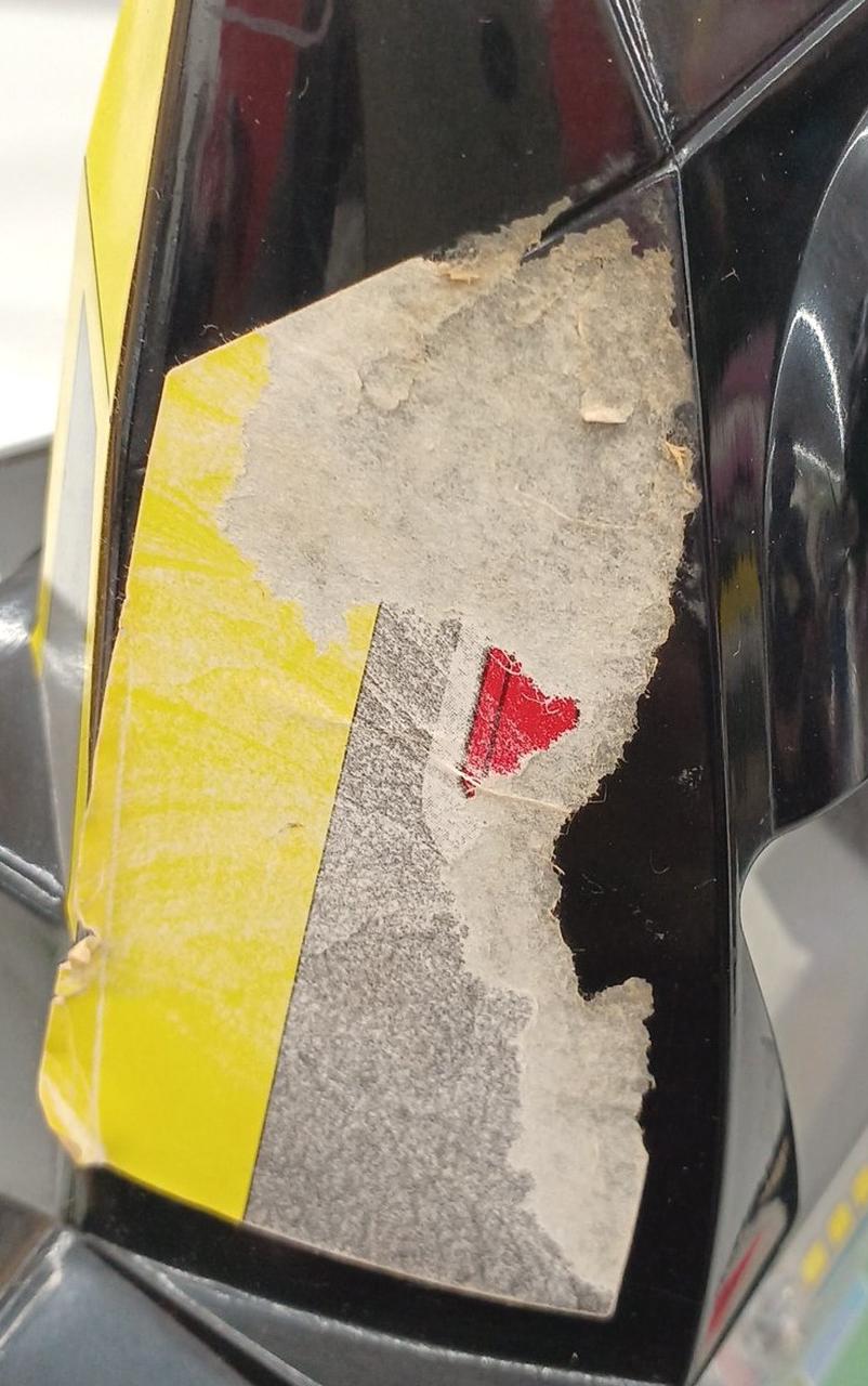 シール剥がれあり