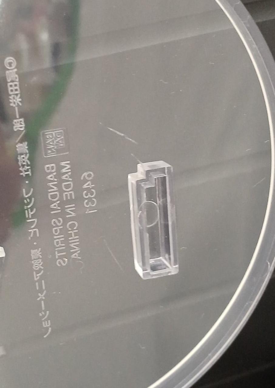 台座にキズあり