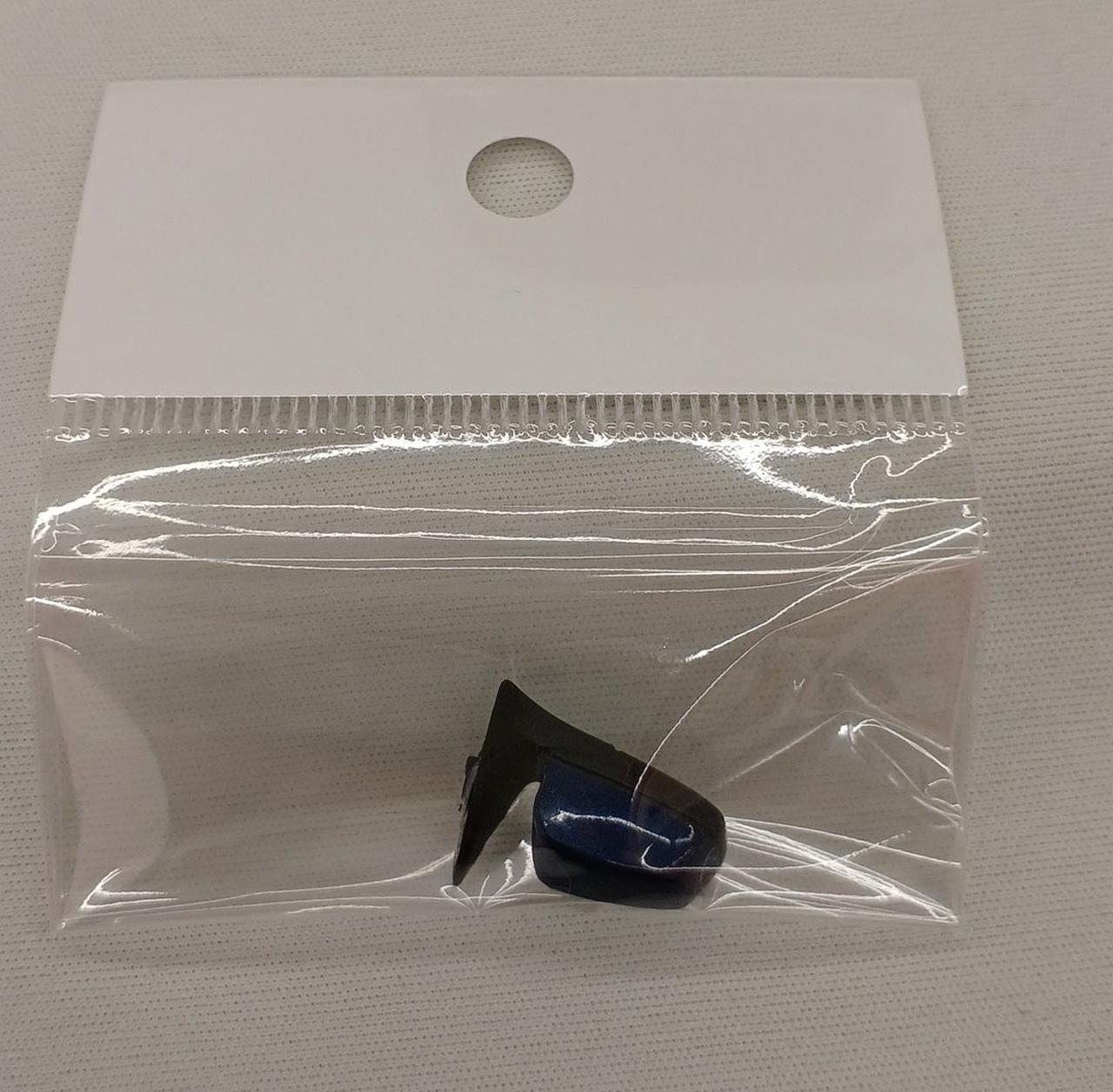 破損した右ミラーです