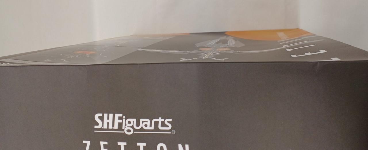 外箱に凹みあり