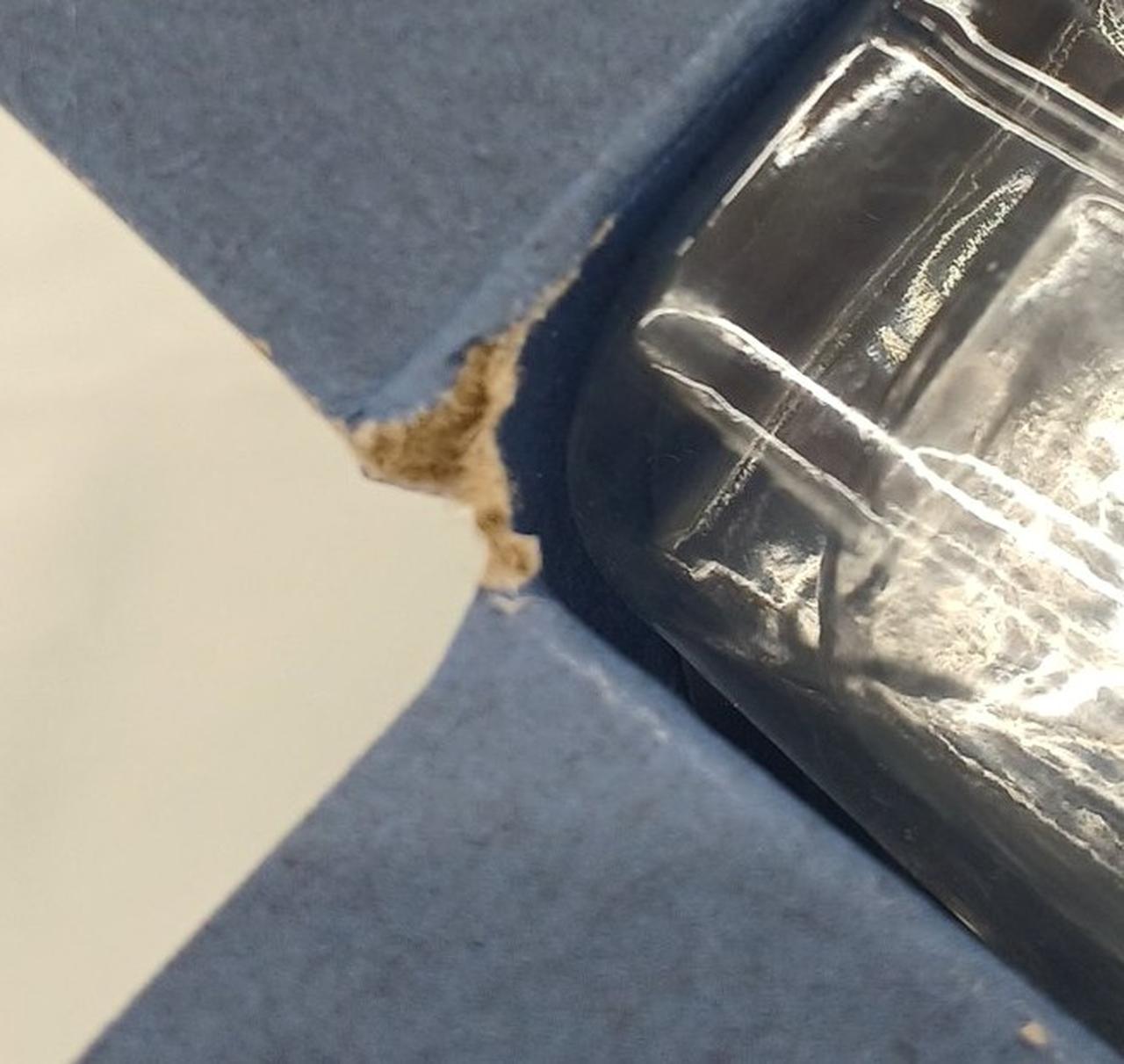 箱破れ箇所あり