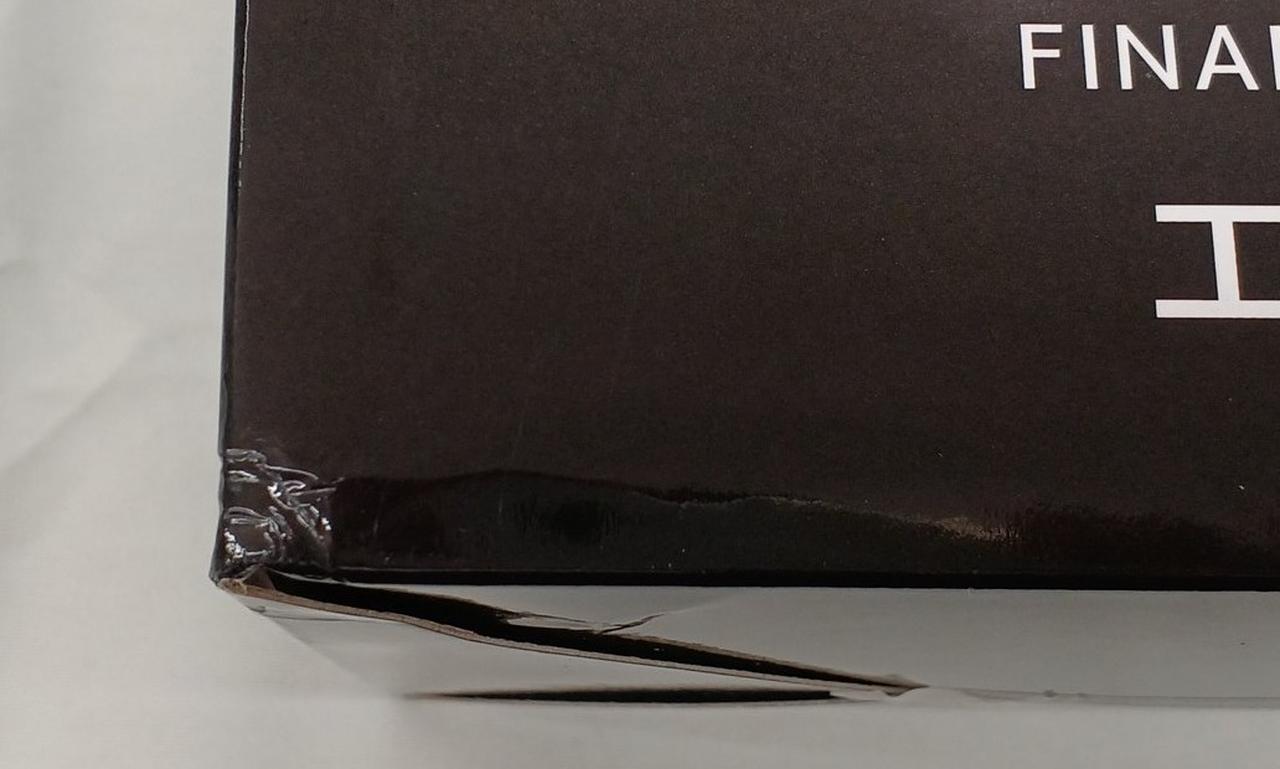 下角に潰れあり