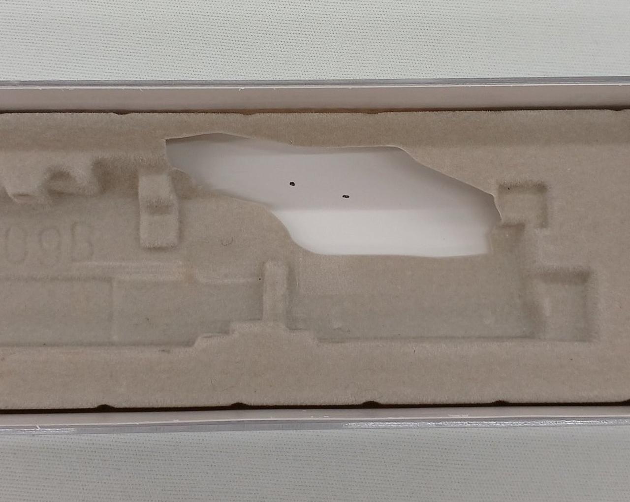 ケース割れてます