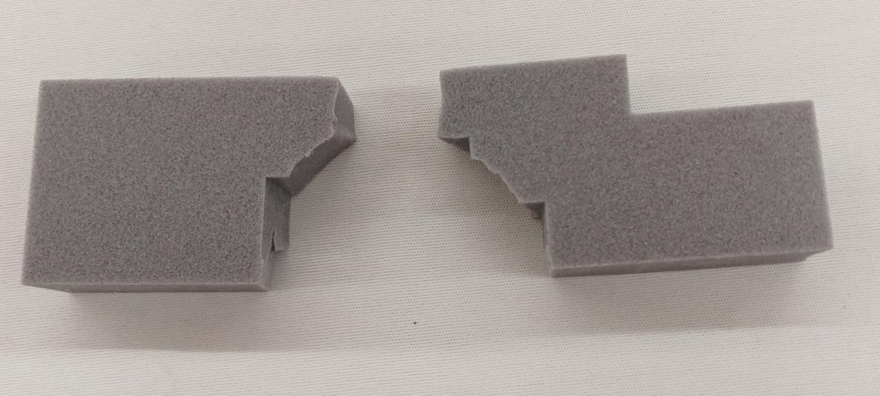 スポンジ変形されてます