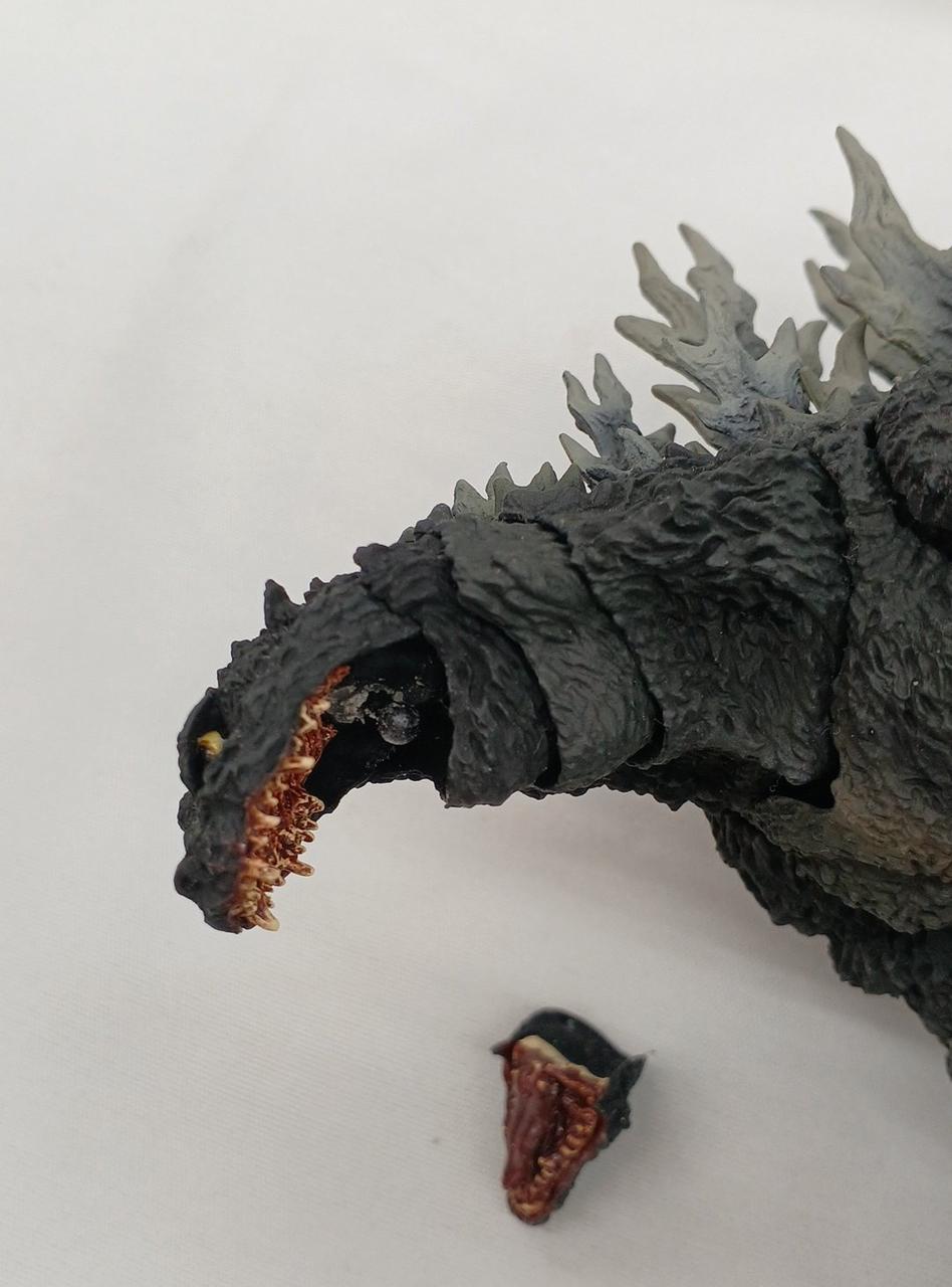 顎、接着跡あり
外れます。