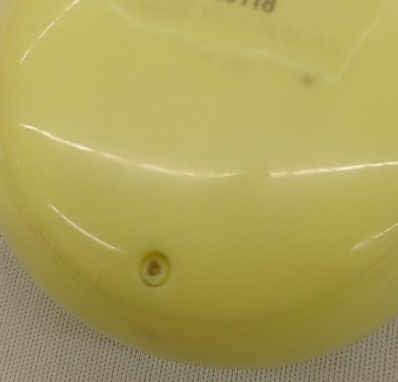 電池蓋部分汚れあり