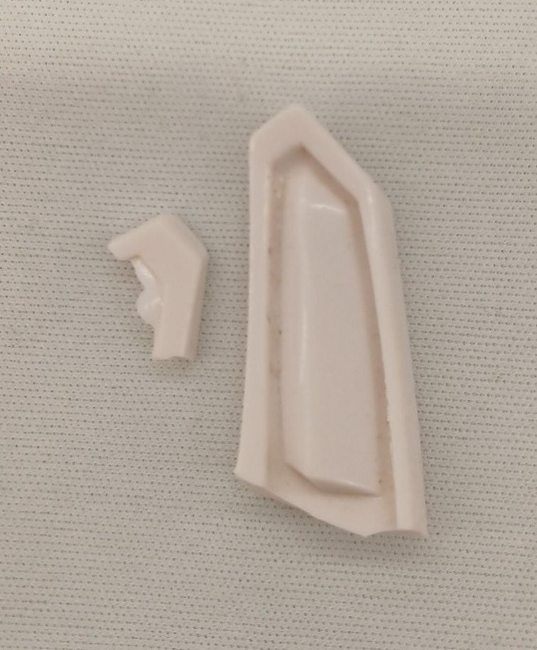 破損箇所の部品も付属します
