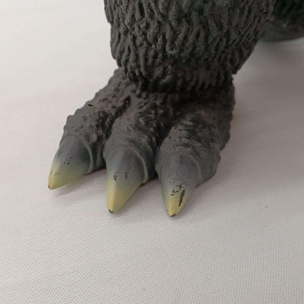 爪塗装剥げあり