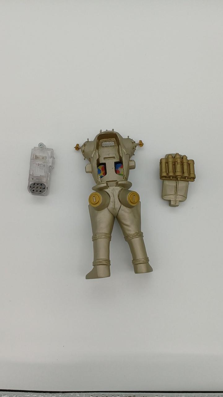 背面パーツ非常にはずれやすい