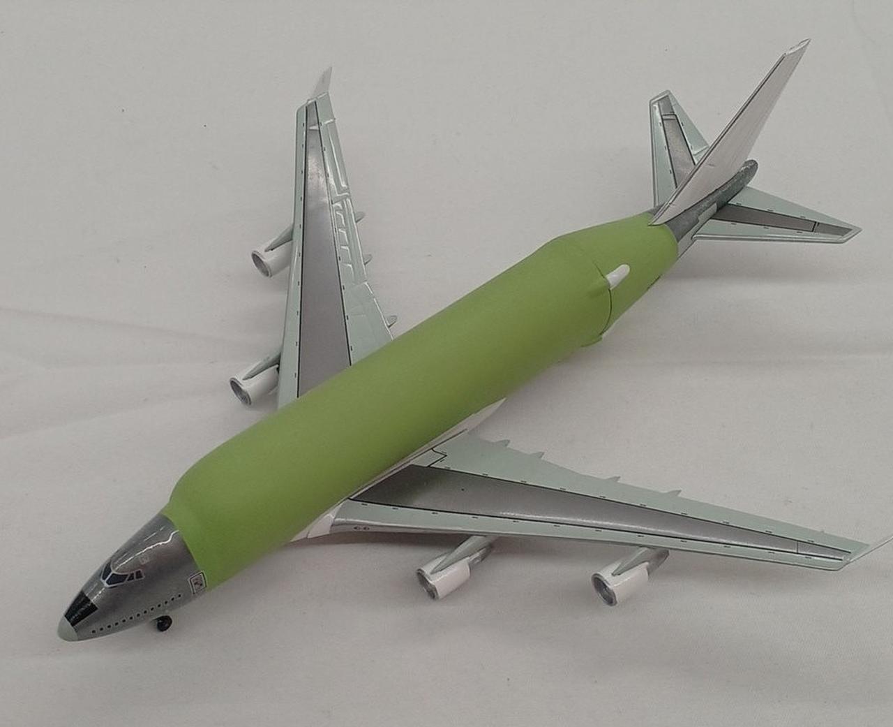 ディスプレイスタンド未組立