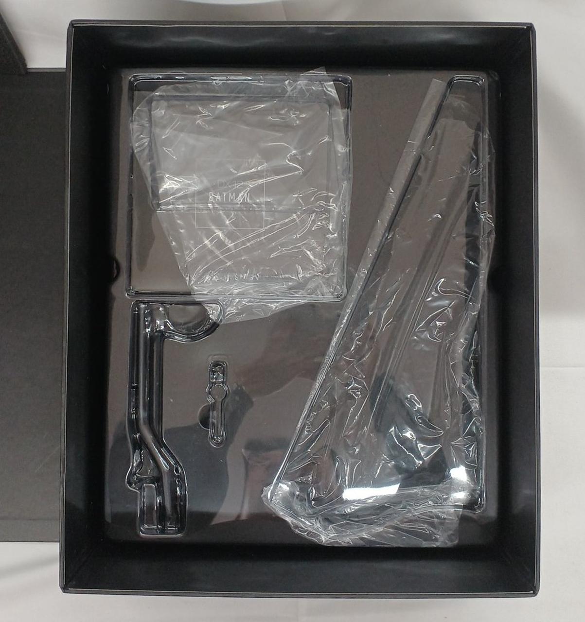 台座
支柱
マント