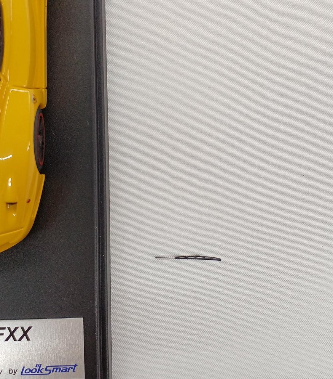 ワイパー外れています。