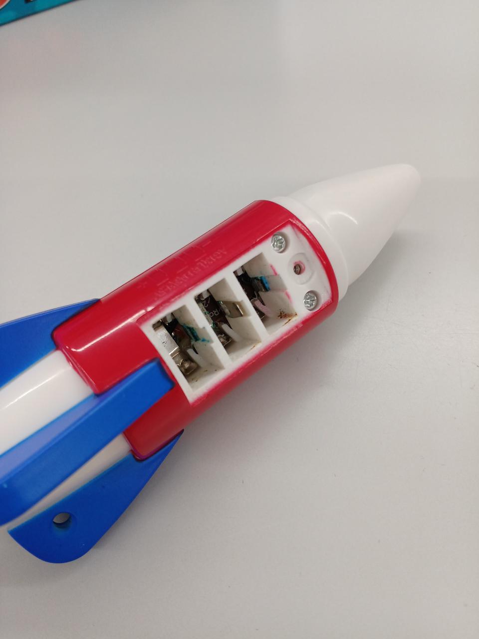 液漏れにより通電しません。