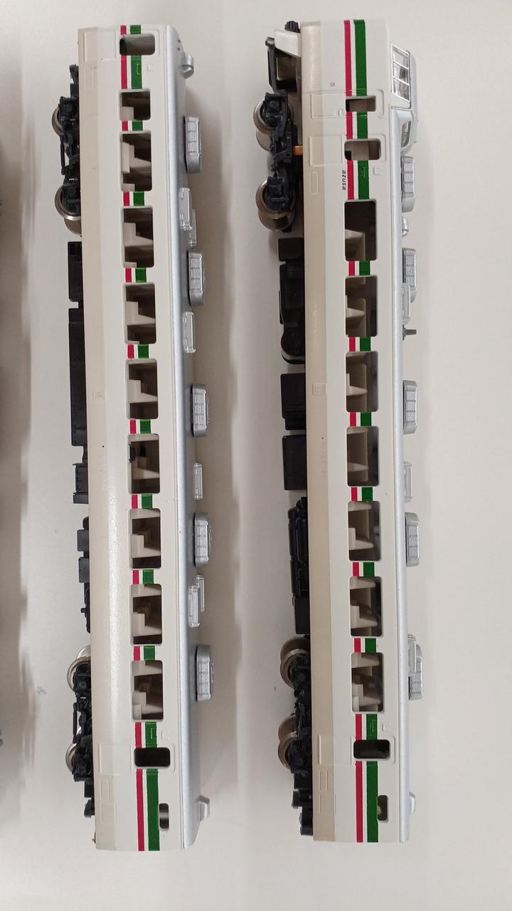 窓パーツに欠品あります。