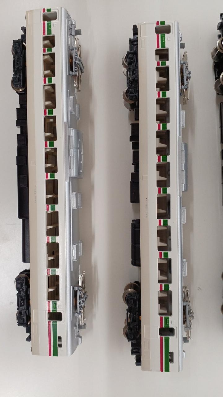 窓パーツに欠品あります。