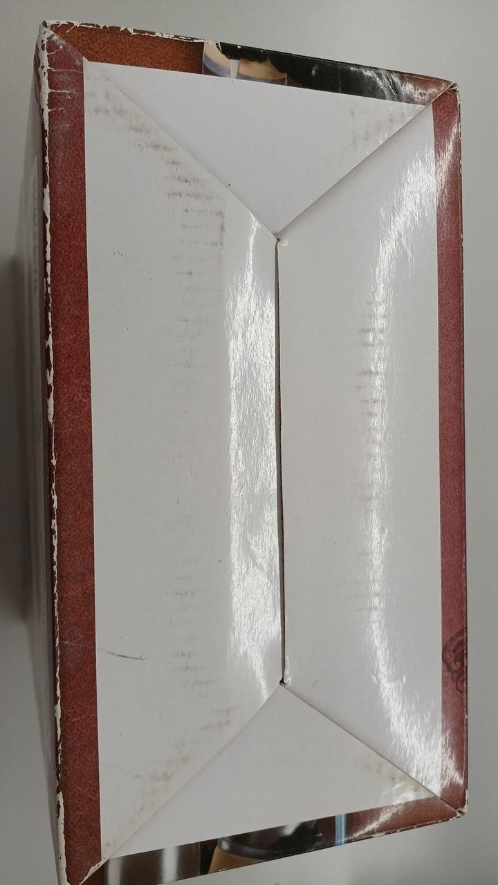 底面から開封されています。