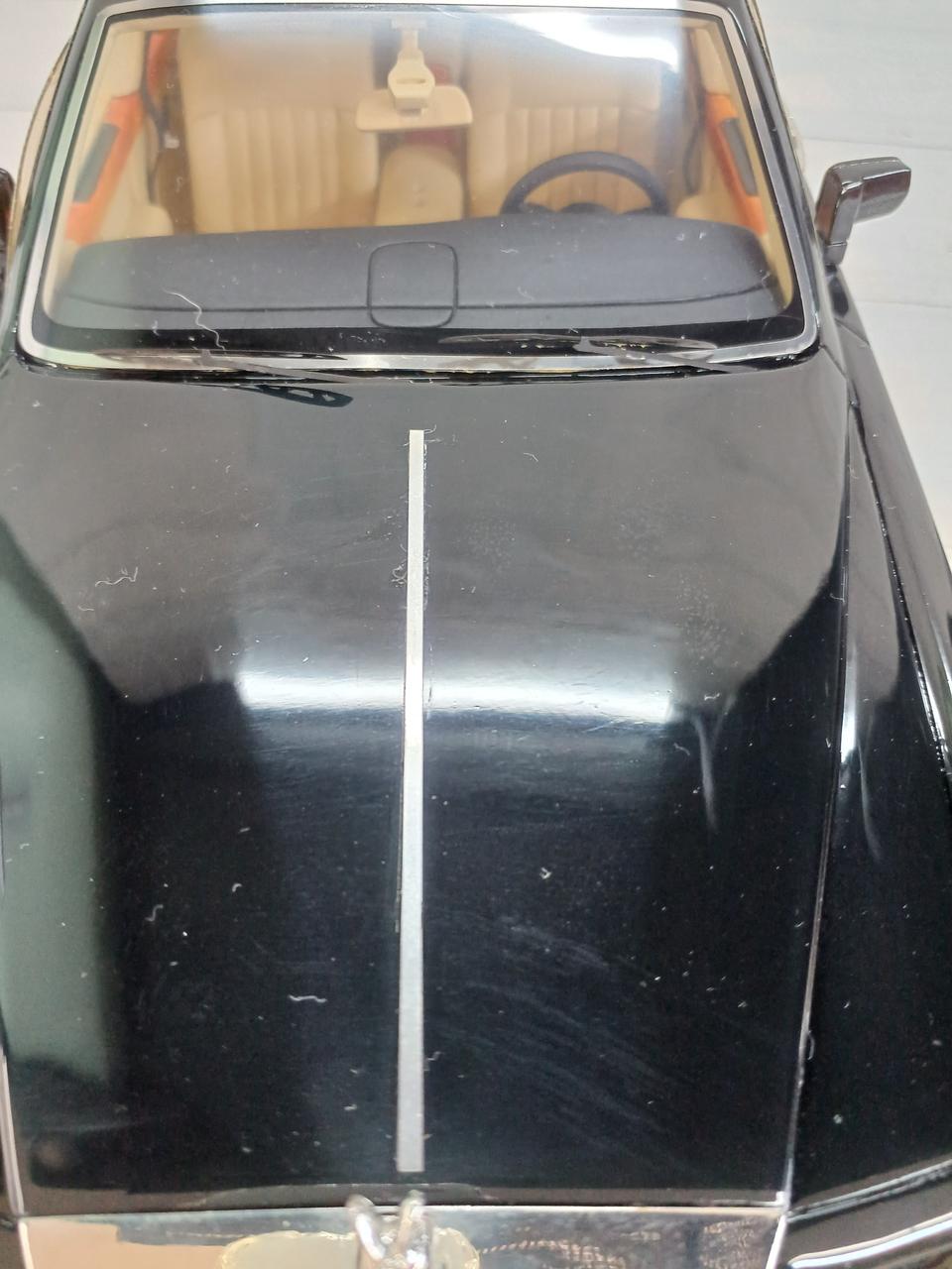 破損しており、接着剤で補強