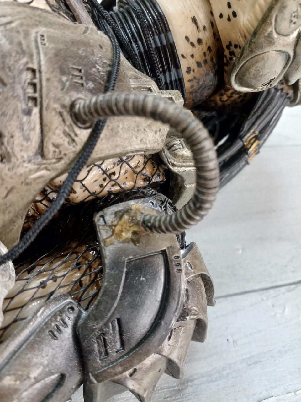 パーツ破損の為接着剤で補強