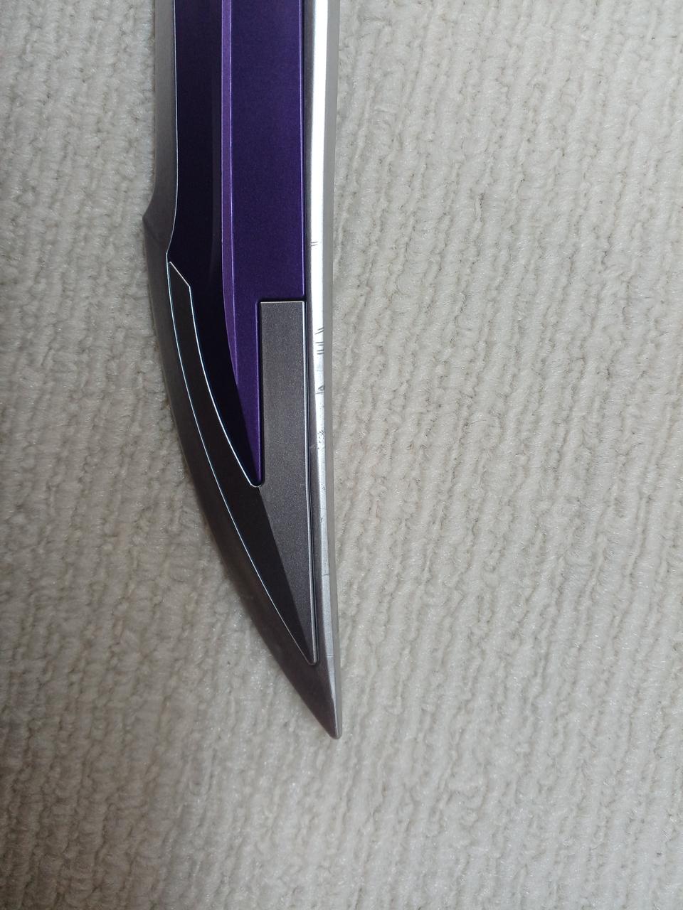 先端にキズあり