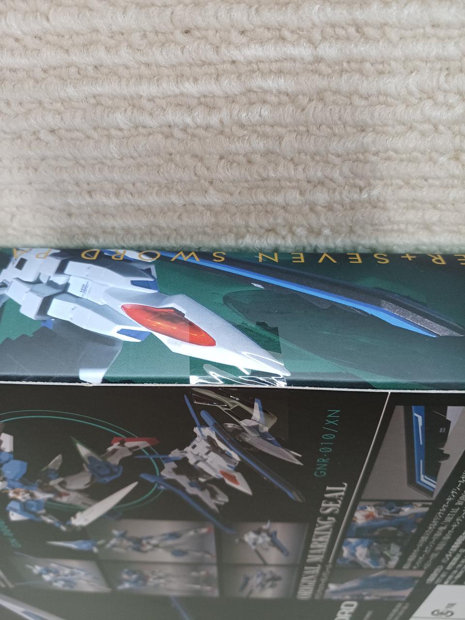 テープ未開封です。