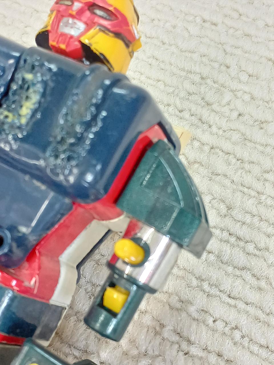 破損の為接着剤で補強してます