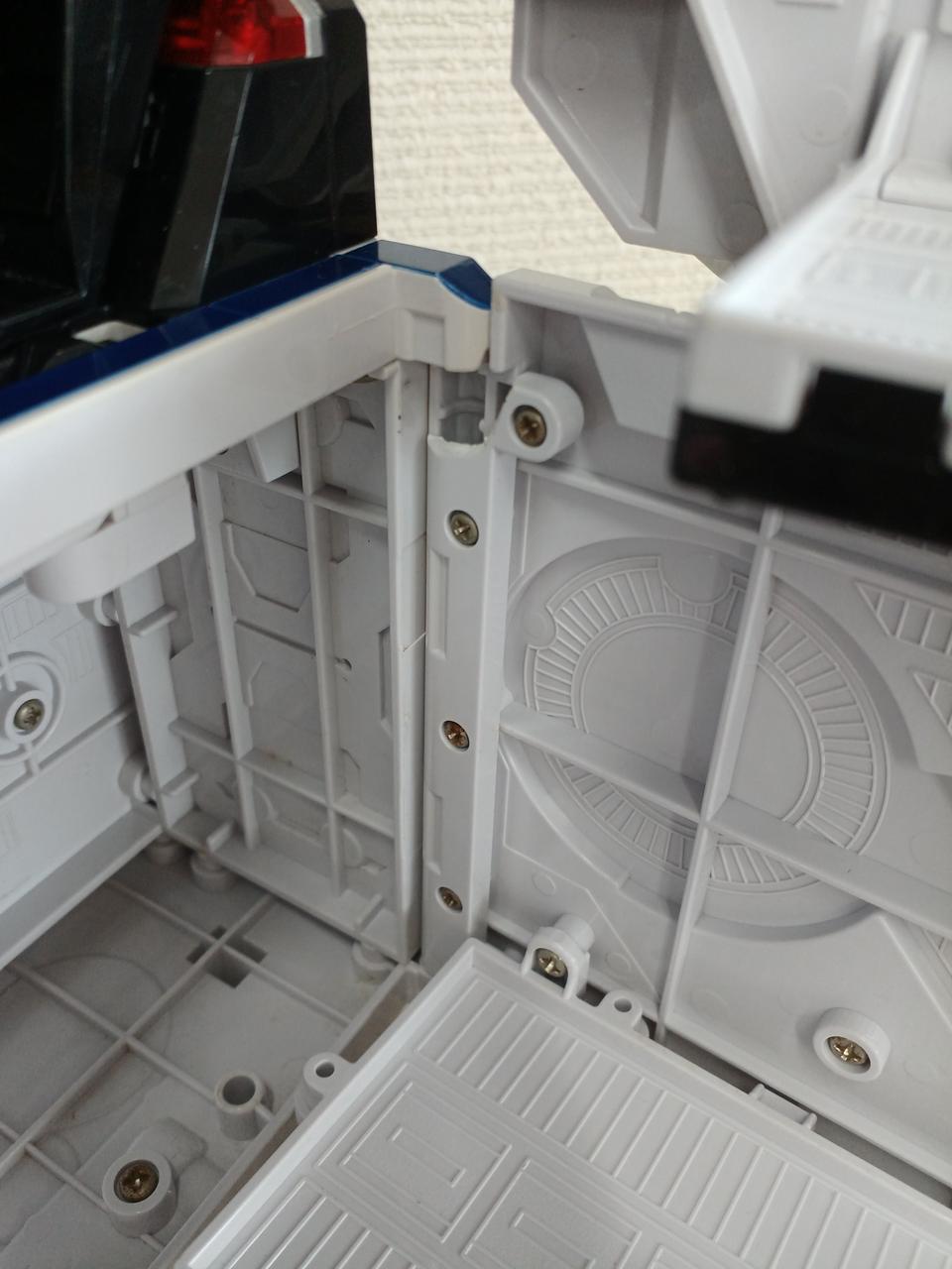 扉開閉部パーツ破損あり