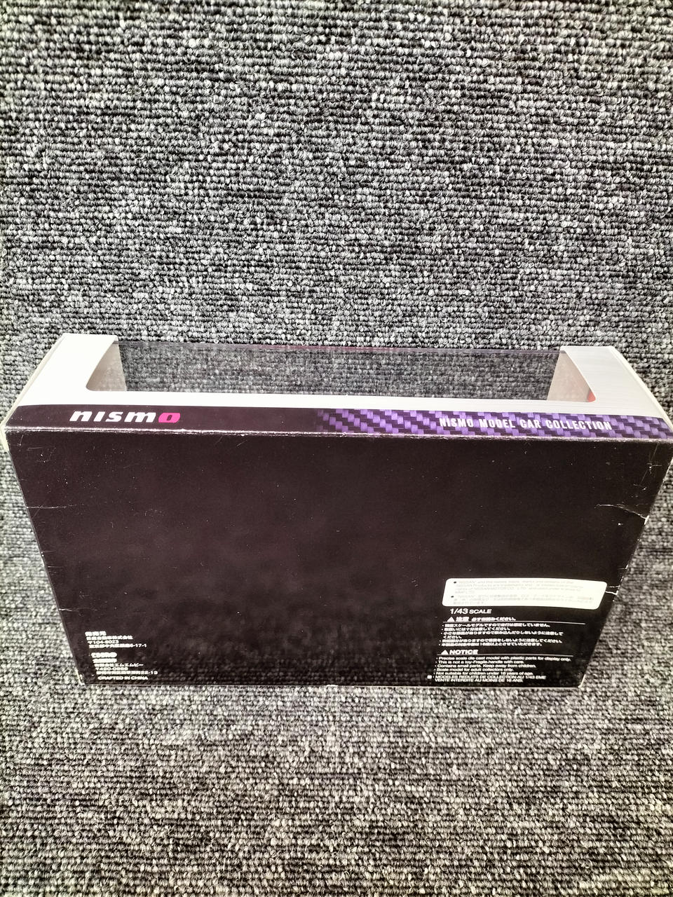 外箱に傷みあります。