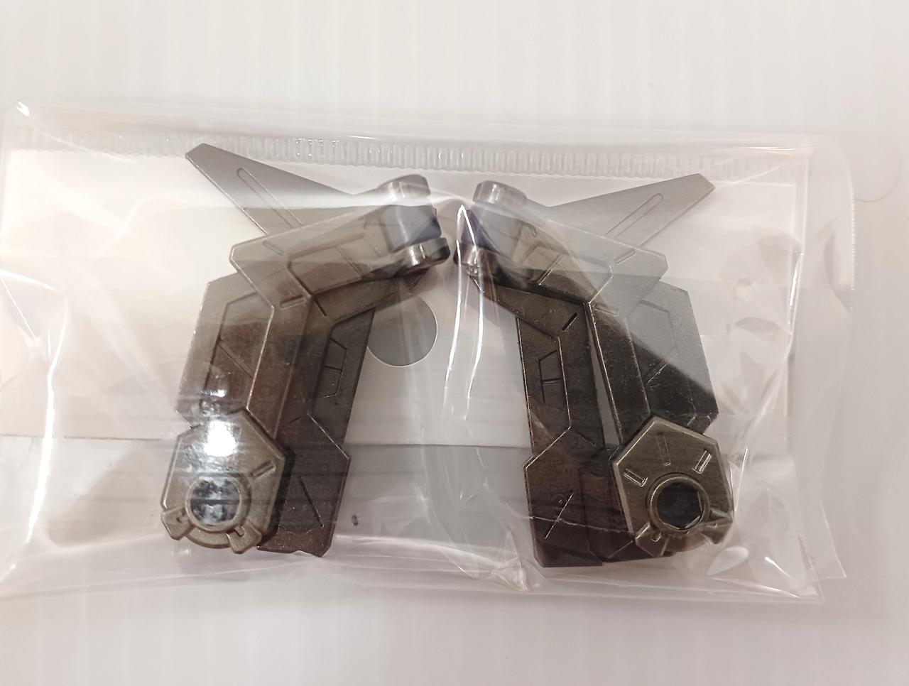 背部装着パーツ別袋に封入