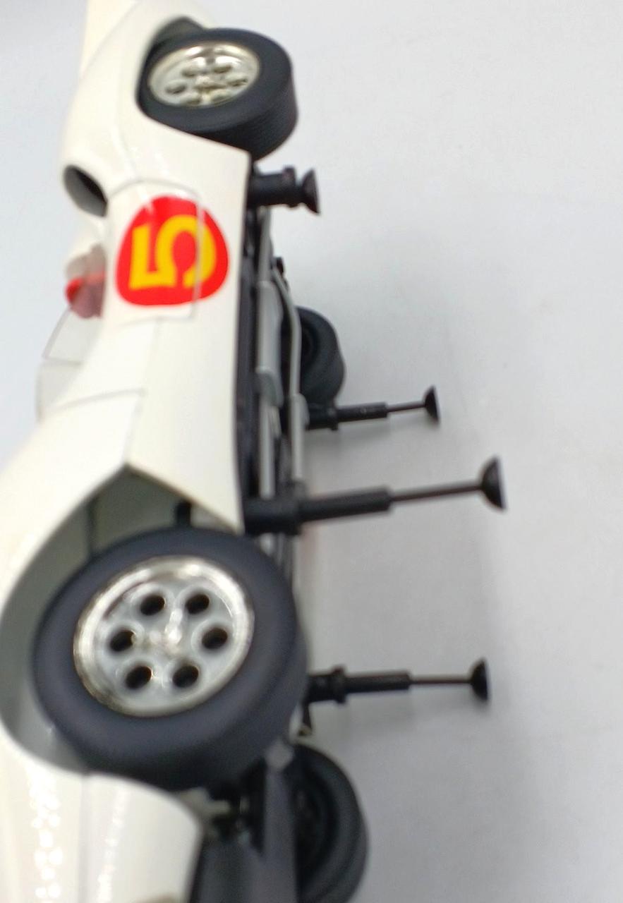 ４本のうち１本が接着のため伸びません。