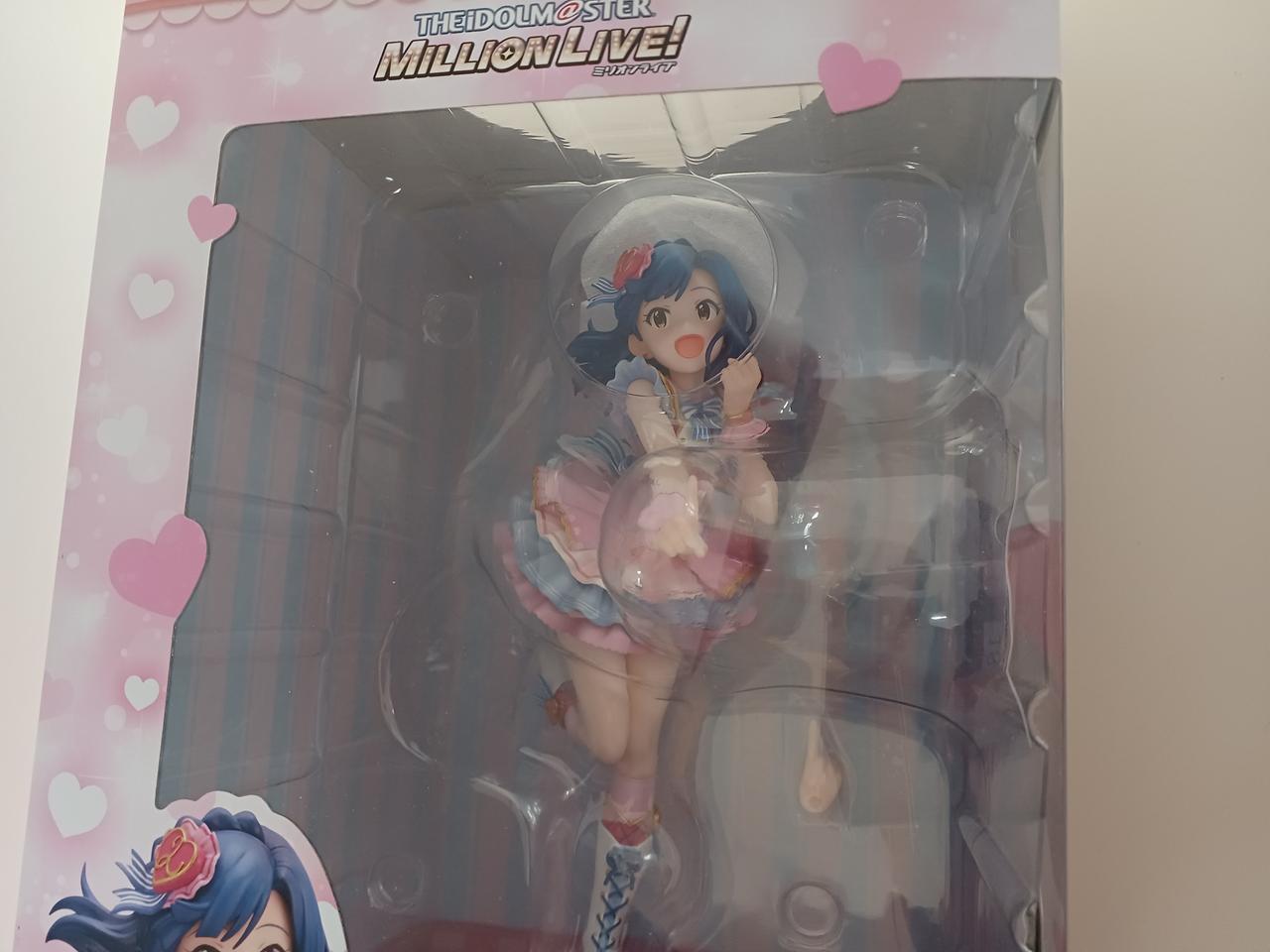 箱:右側破損あり