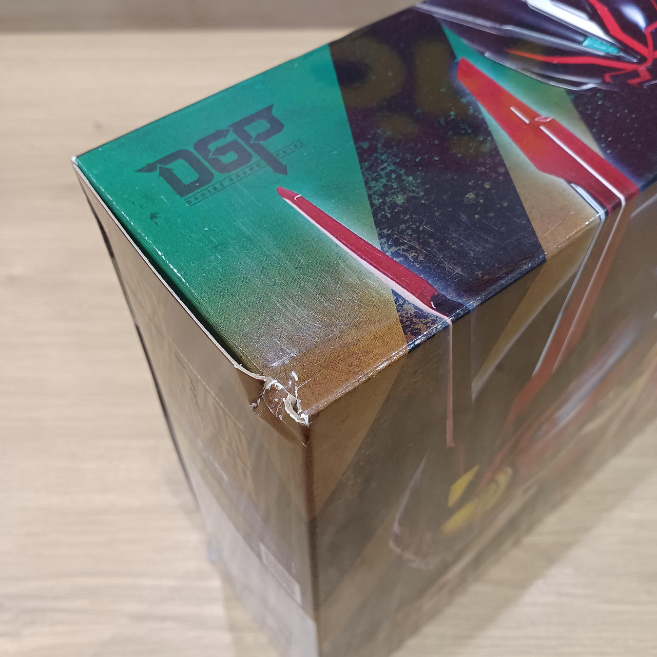 箱の角にキズあり