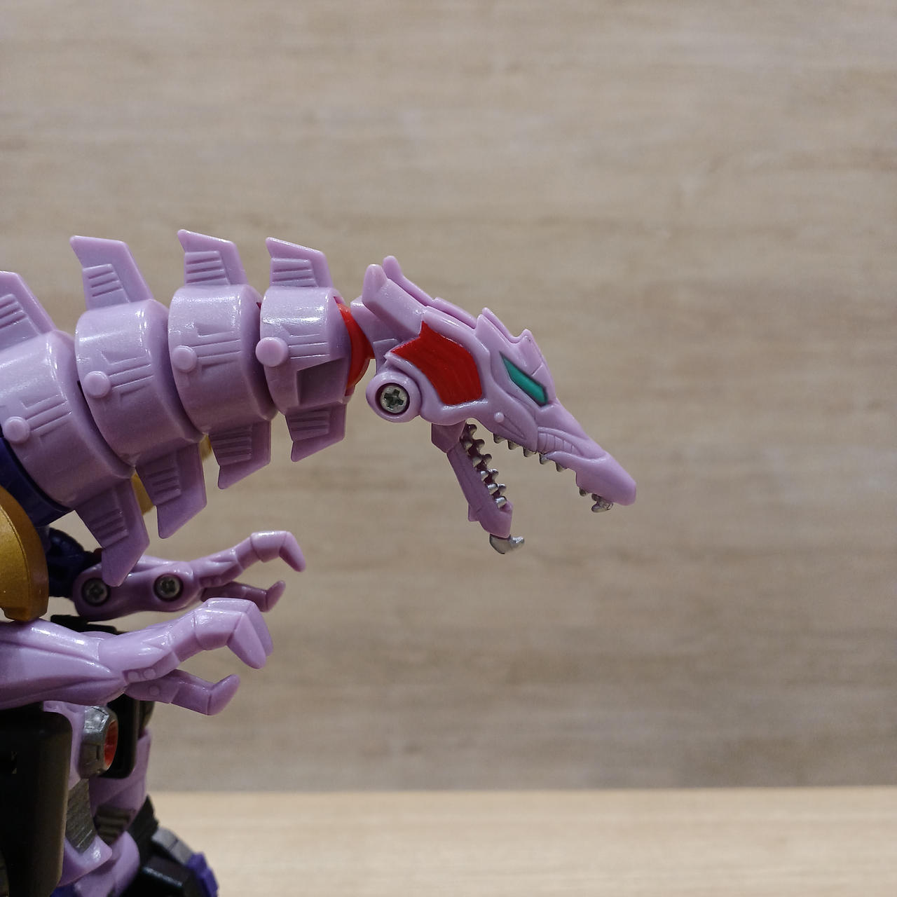 頭部のつの部品欠品しています。