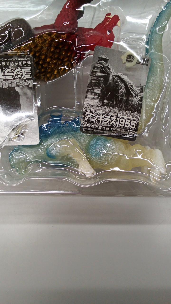 経年劣化で箱写真よりも黄色がかってます
