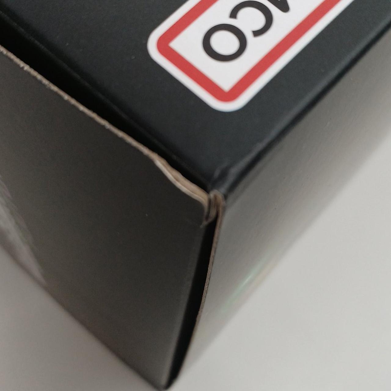 箱の角にめくれ有り