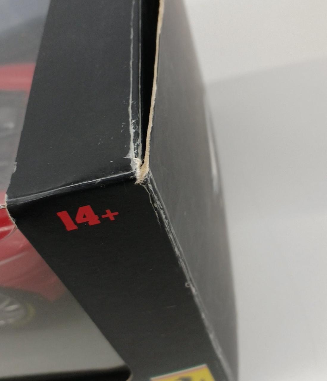 外箱の角にスレ傷有り