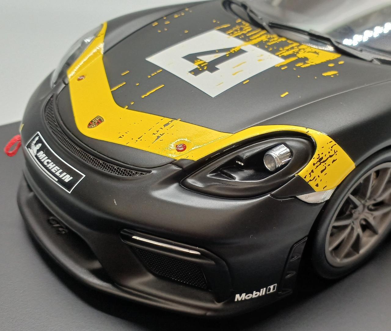 左側ヘッドライトカバー外れてます