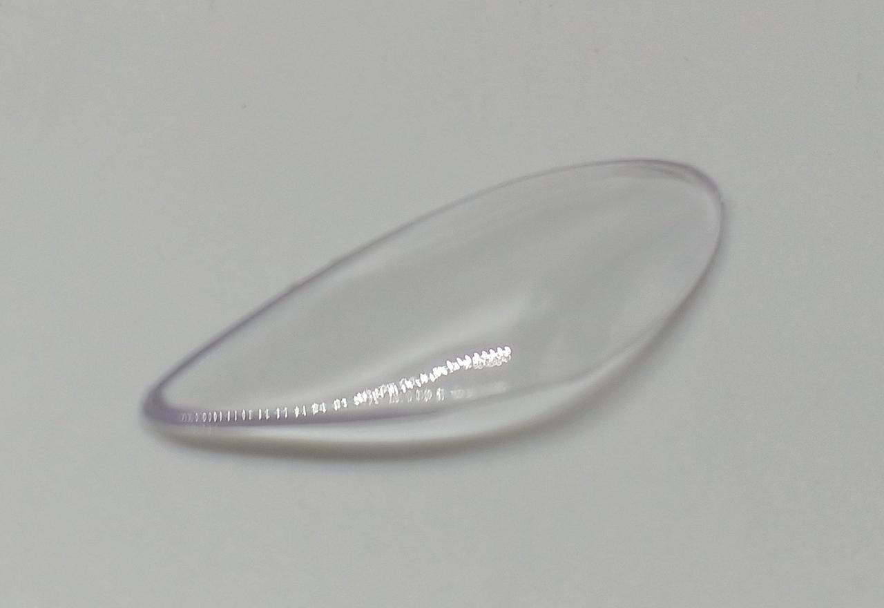 ヘッドライトカバーパーツです