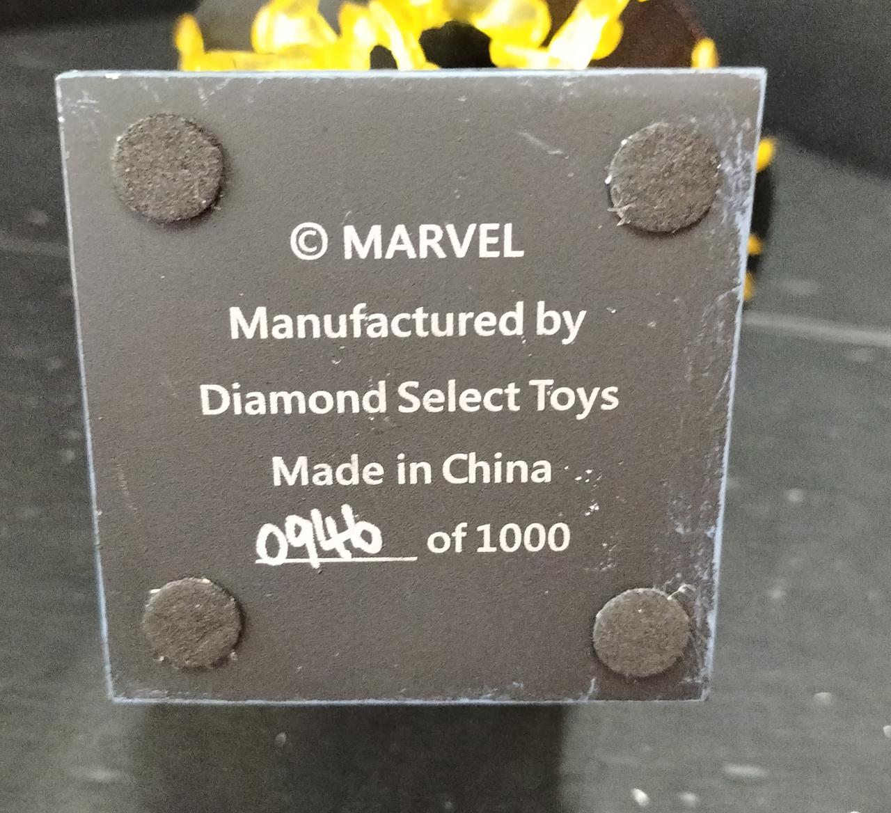 台座にキズ有りです。