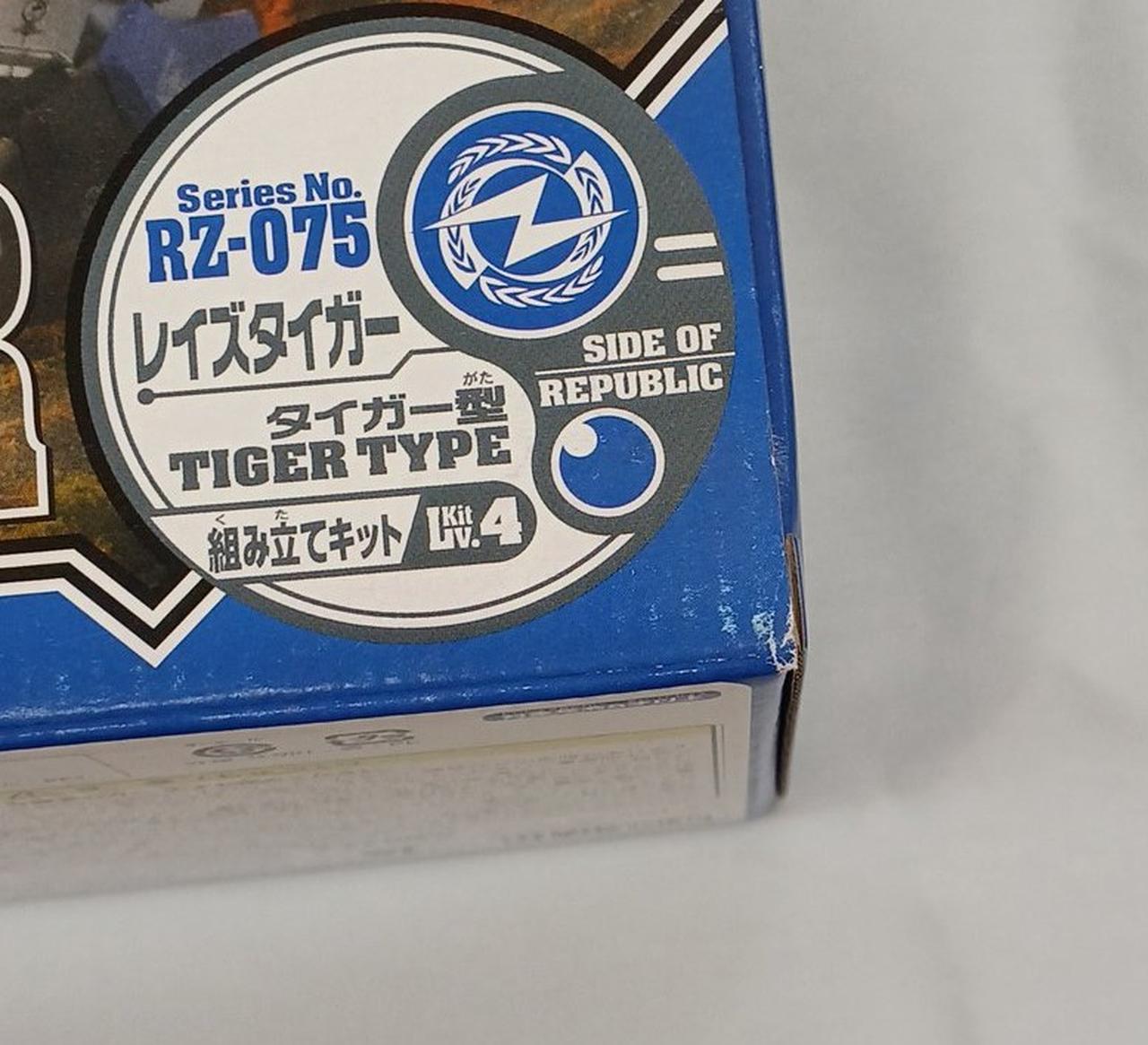 箱正面擦れキズあります