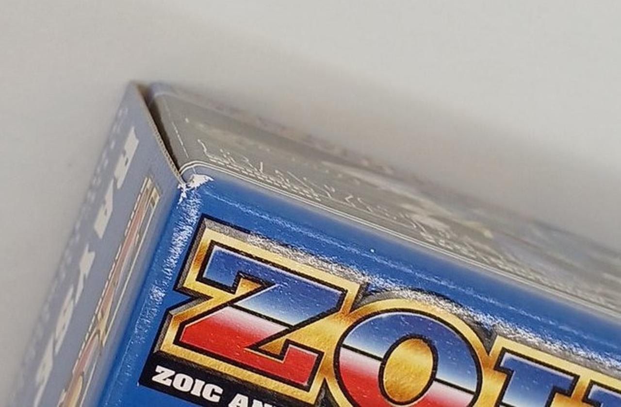 箱正面擦れキズあります