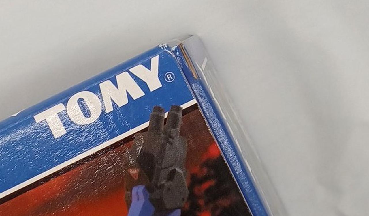 箱正面擦れキズあります