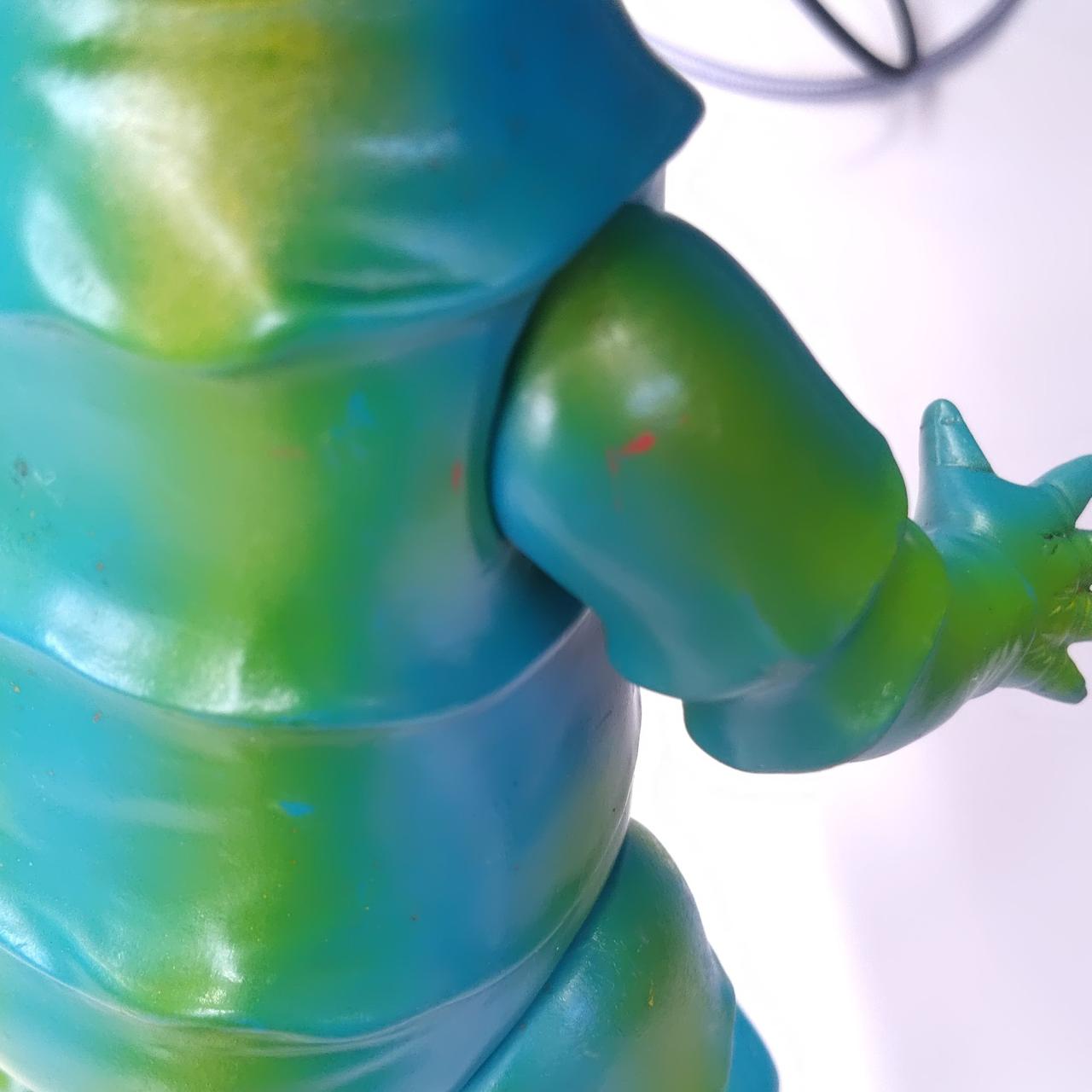 右手に赤いインク