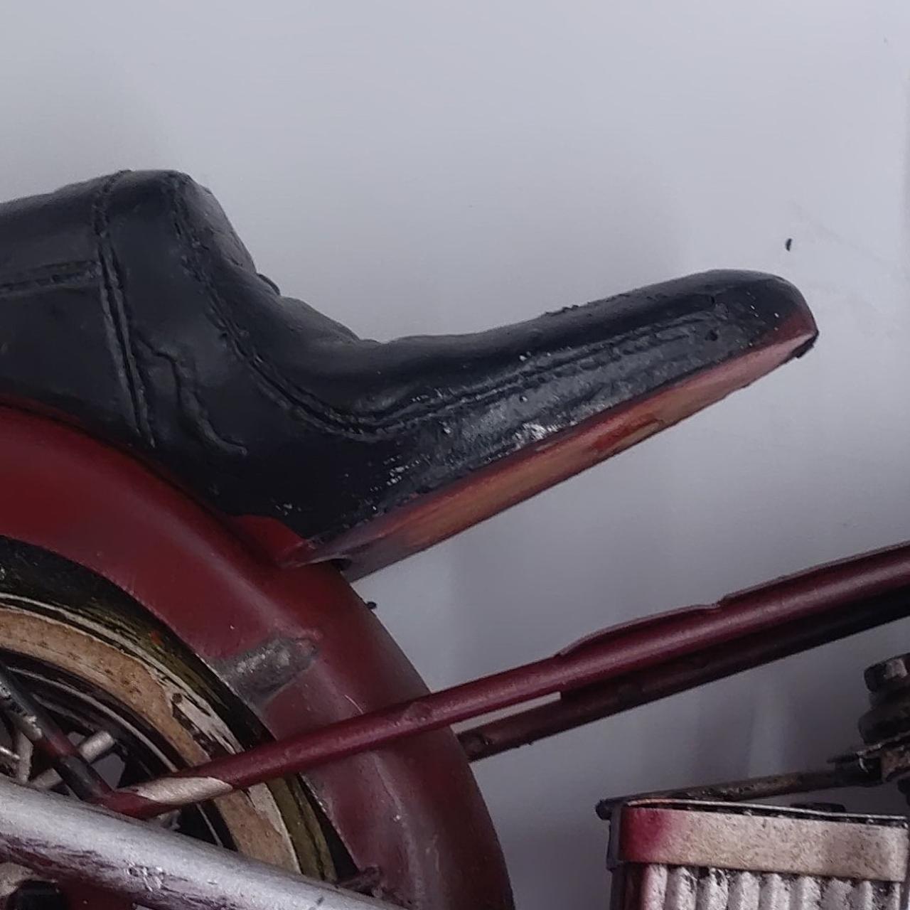 シートがボディフレームから剥離します